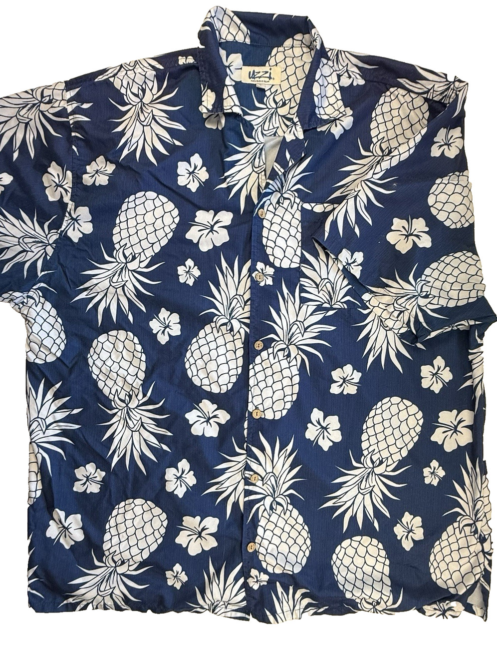 Uzzi amphibious gear XL shirt blue pineapples Beach Vacation Coastal Resort
